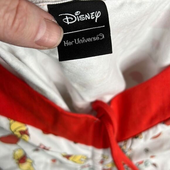 ❤️Her Universe Disney Winnie The Pooh Hearts Strappy Tank Top Size Large - Picture 4 of 7